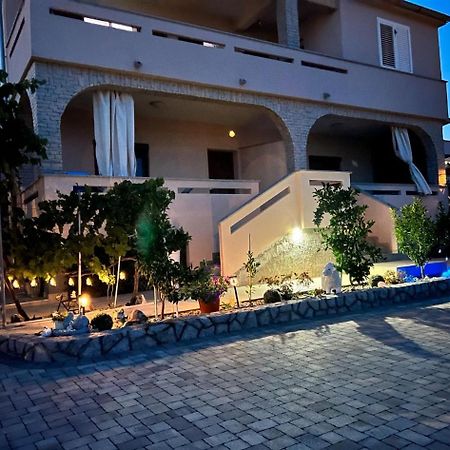 Kabashi Apartment คิร์ก ภายนอก รูปภาพ