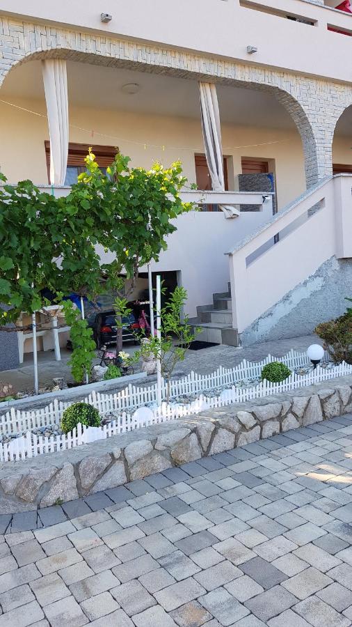 Kabashi Apartment คิร์ก ภายนอก รูปภาพ