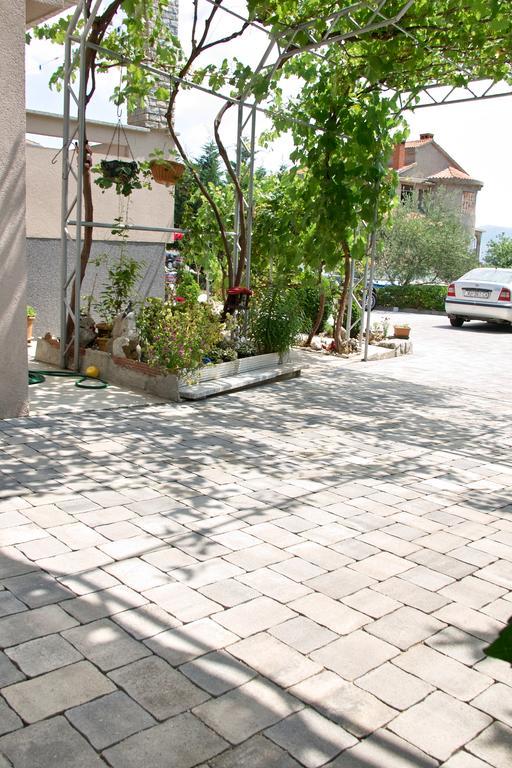 Kabashi Apartment คิร์ก ภายนอก รูปภาพ